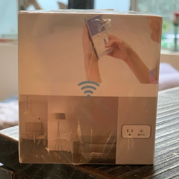 NWT EZVIZ Smart Plug, model T30-10B - Picture 2 of 5